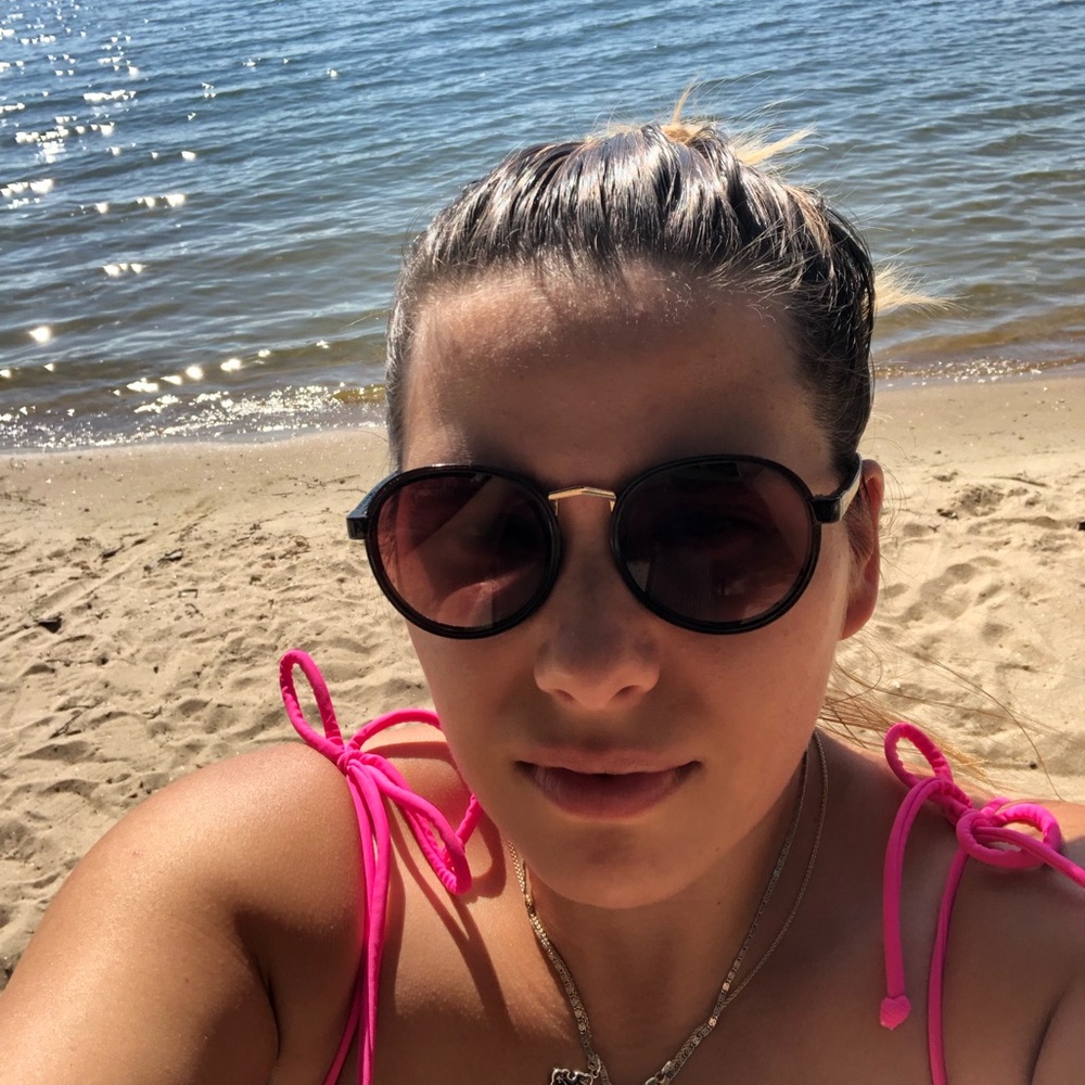 Meet your Posher, Anastasia